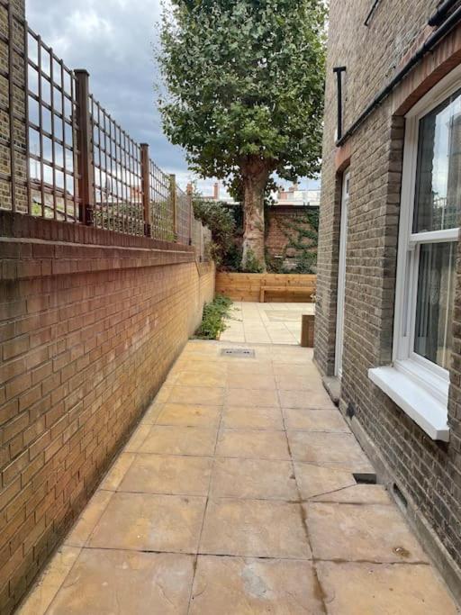 West London Stunning Garden Flat - Period Features Londres Exterior foto
