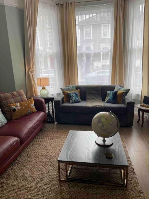 West London Stunning Garden Flat - Period Features Londres Exterior foto